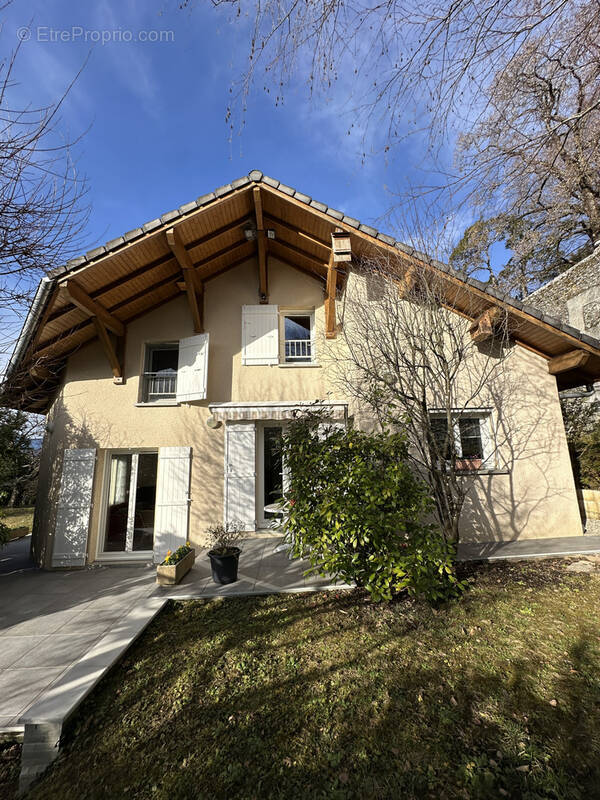 Maison à CHALLES-LES-EAUX