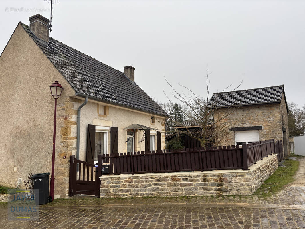 Maison à LA CHARMEE