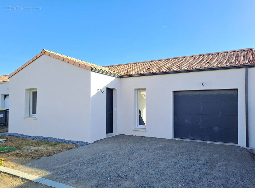 Maison à SAINT-CHRISTOPHE-DU-LIGNERON