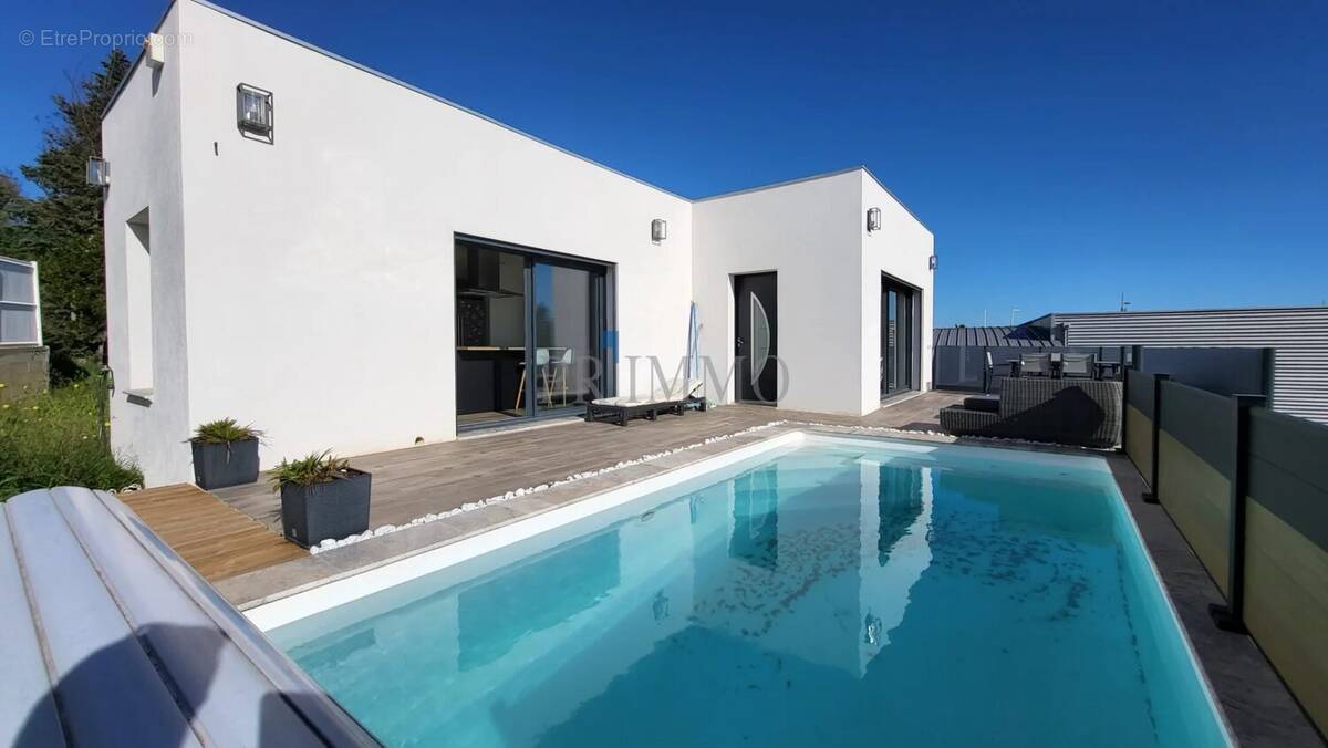 Maison à ROQUEBRUNE-SUR-ARGENS