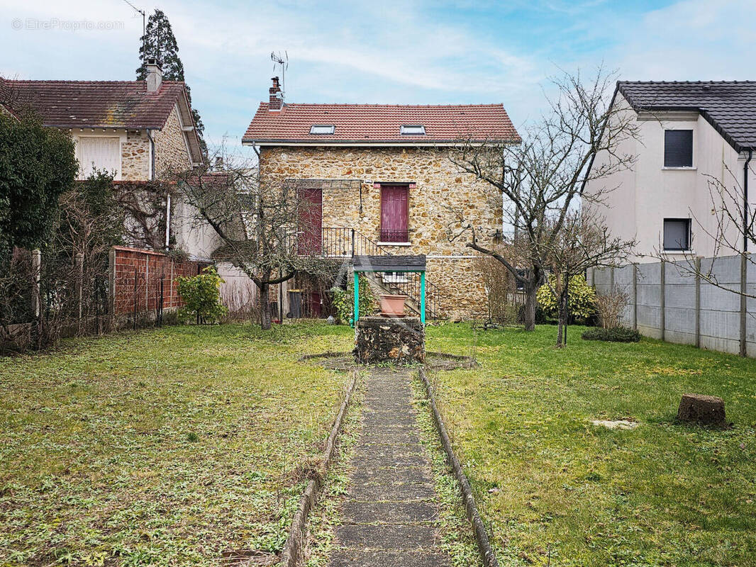 Maison à VAIRES-SUR-MARNE