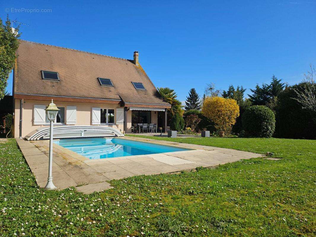 Maison à MEZIERES-SUR-SEINE