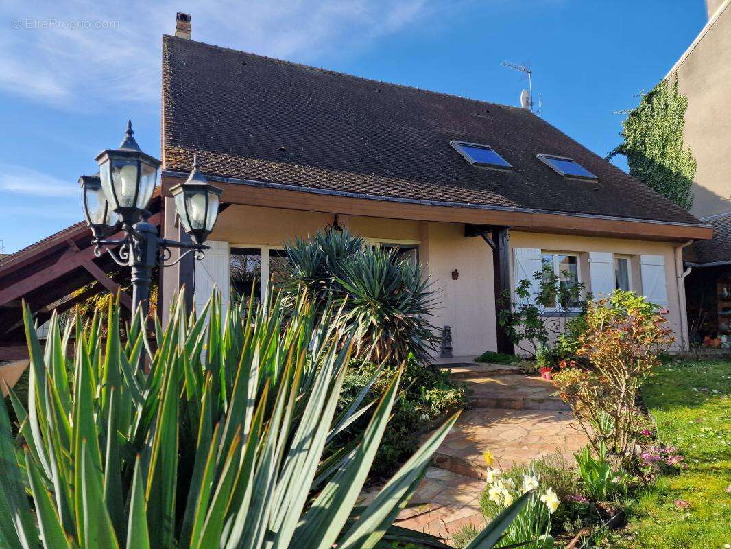 Maison à MEZIERES-SUR-SEINE