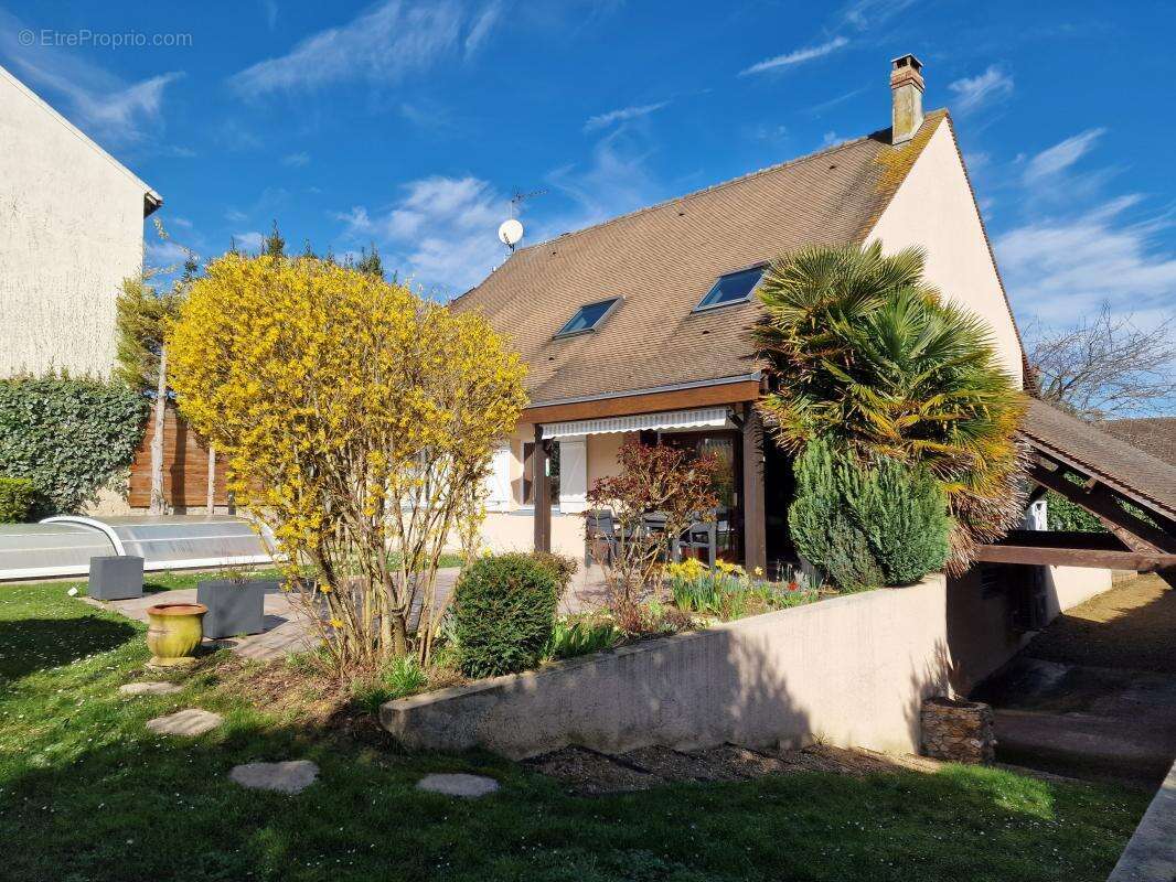 Maison à MEZIERES-SUR-SEINE