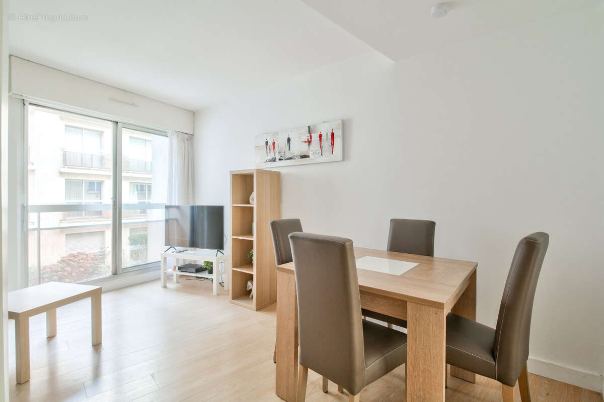 Appartement à PARIS-15E