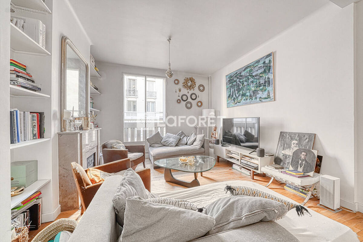 Appartement à PARIS-16E