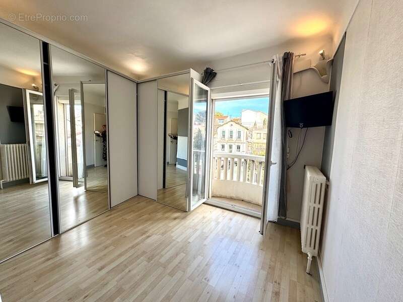 Appartement à MARSEILLE-7E