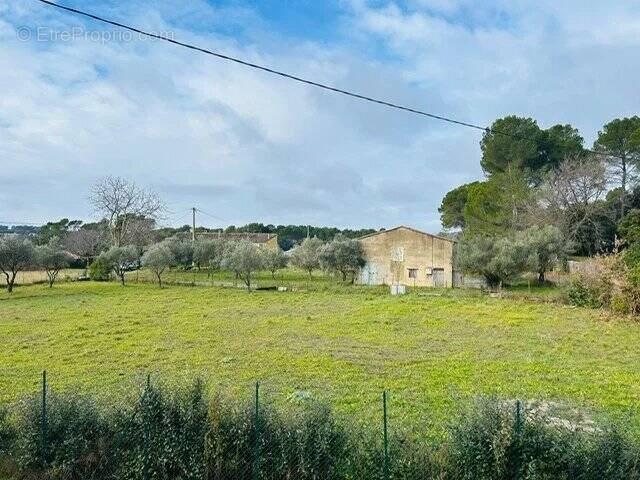 Terrain à LORGUES