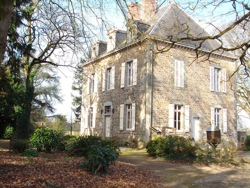 Maison à DOMALAIN