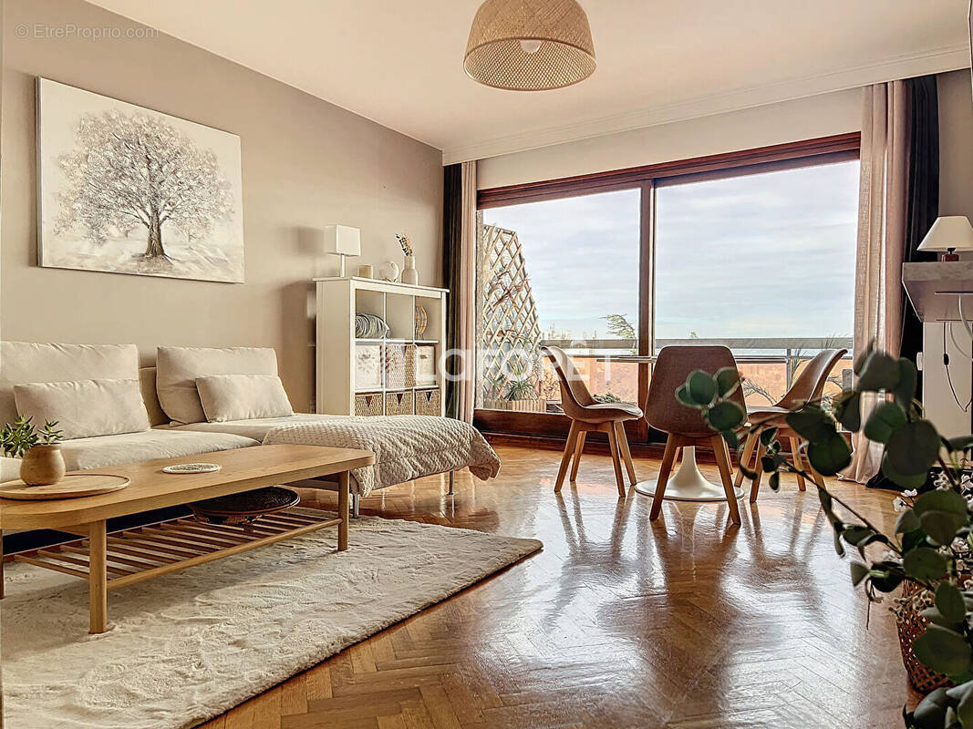 Appartement à MARSEILLE-4E