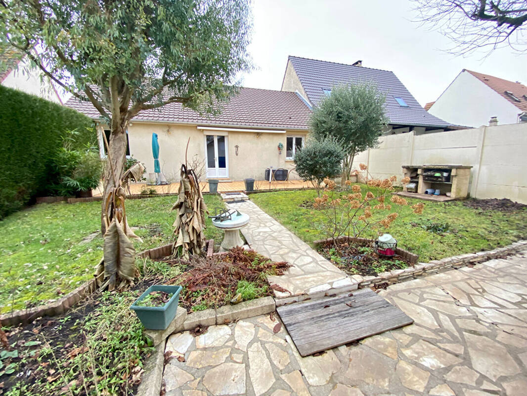 Maison à LES CLAYES-SOUS-BOIS