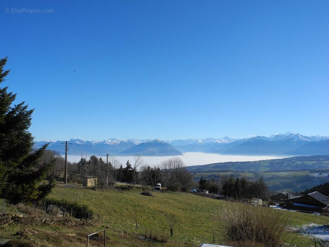 Appartement à COLLONGES-SOUS-SALEVE