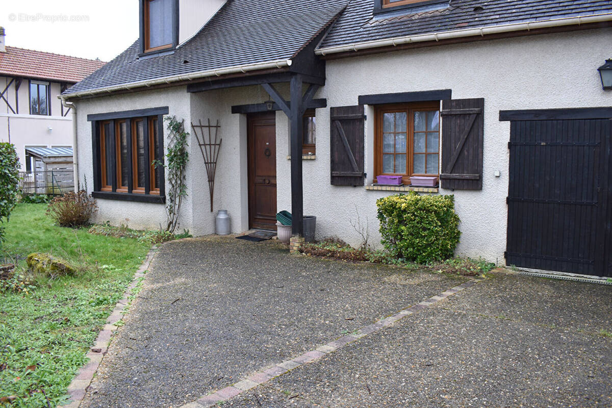 Maison à LE PERRAY-EN-YVELINES