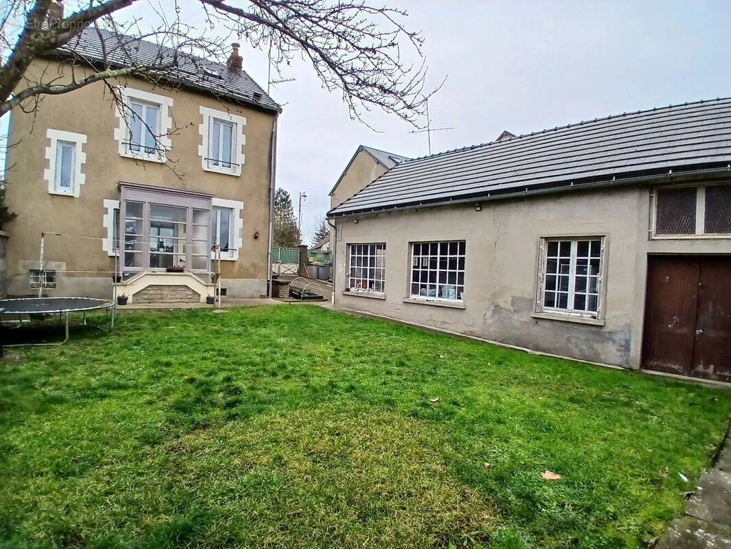 Maison à CERCY-LA-TOUR