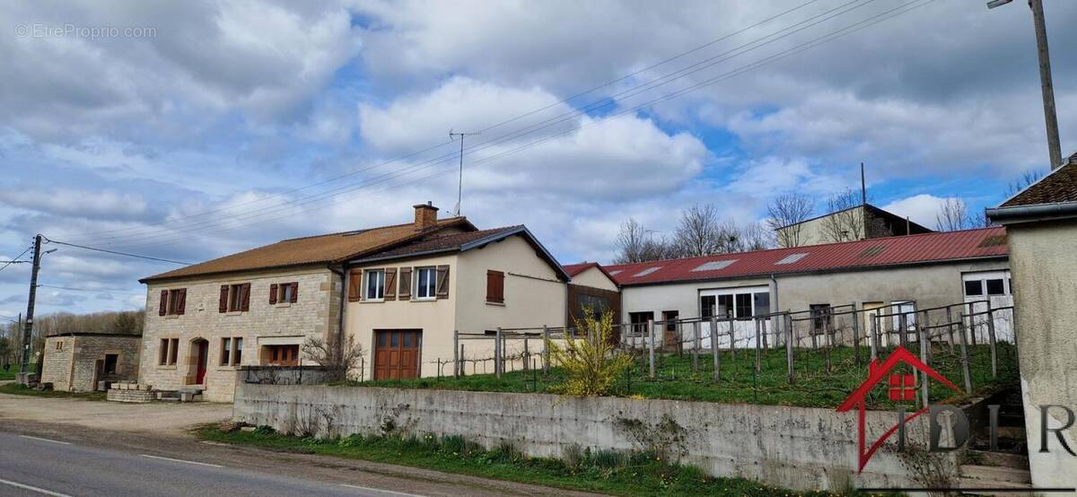 Maison à LANEUVELLE