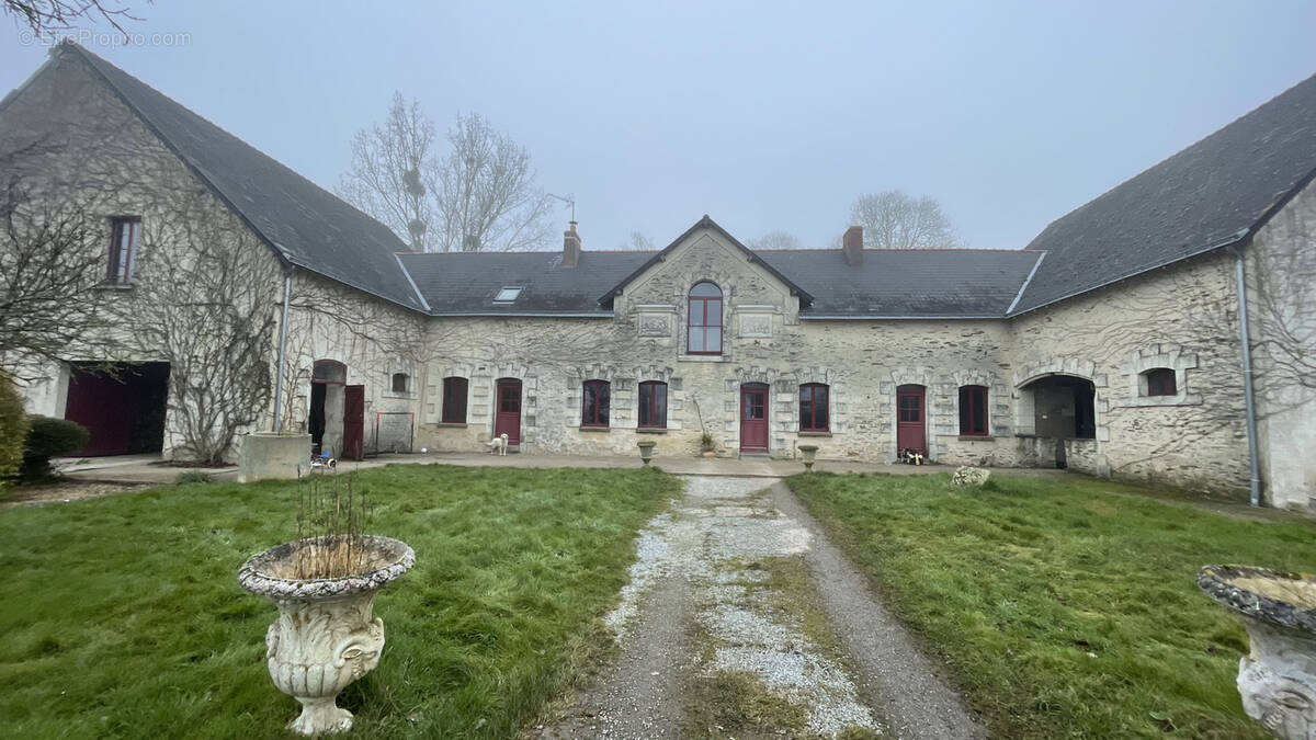 Maison à SAINT-CLEMENT-DE-LA-PLACE