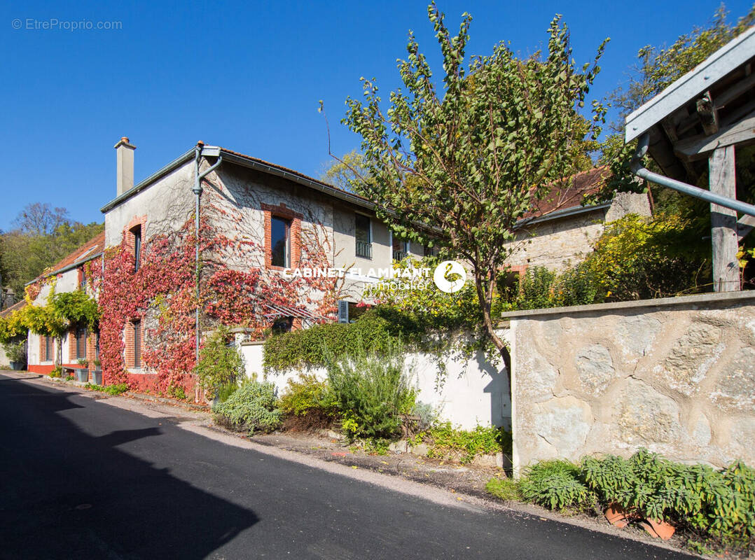 Maison à ALISE-SAINTE-REINE