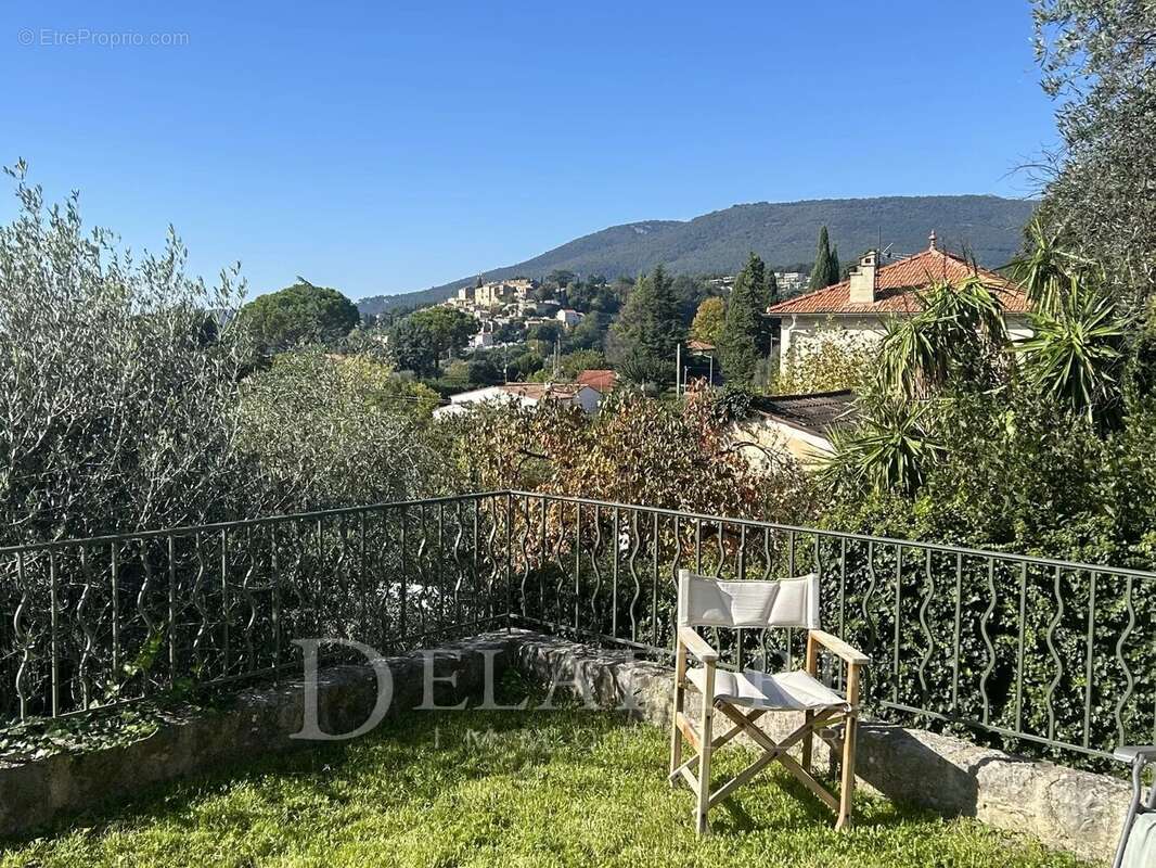 Maison à CHATEAUNEUF-GRASSE