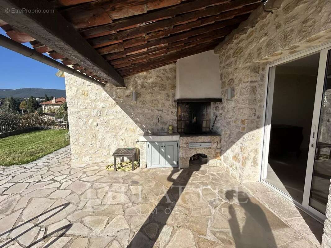 Maison à CHATEAUNEUF-GRASSE