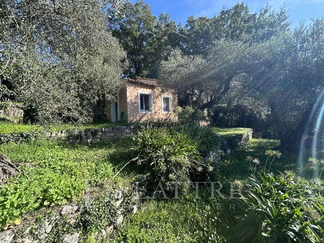 Maison à CHATEAUNEUF-GRASSE