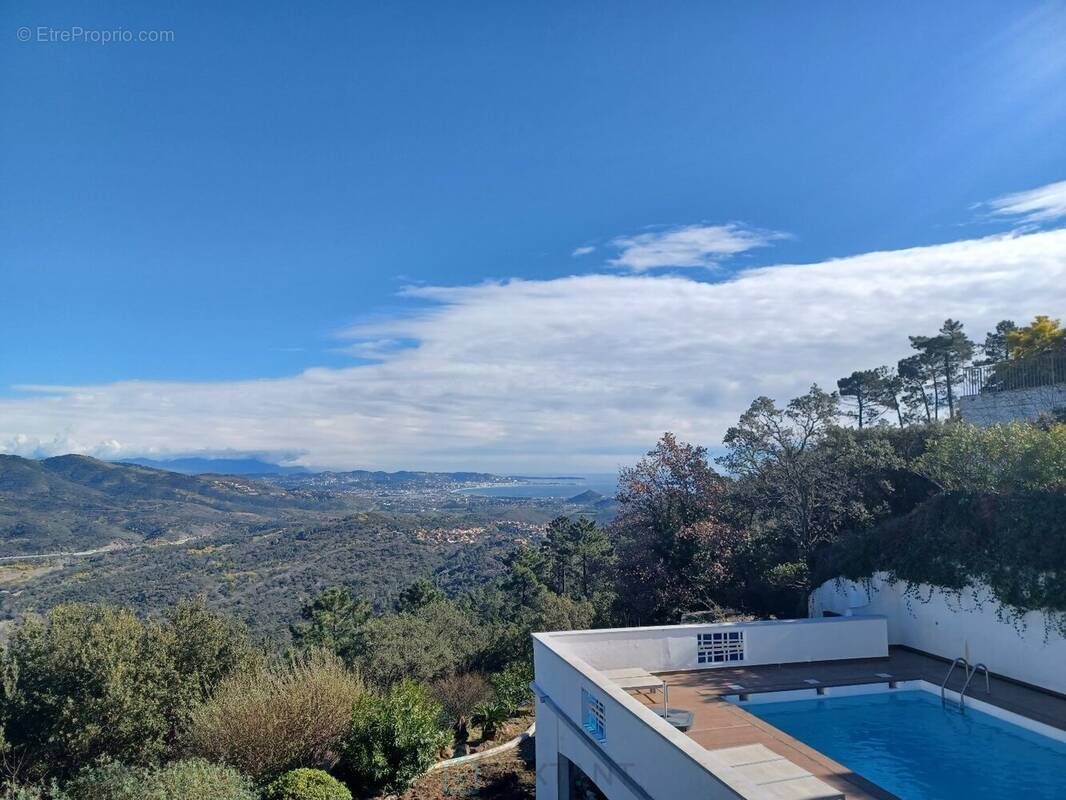 Maison à LES ADRETS-DE-L&#039;ESTEREL