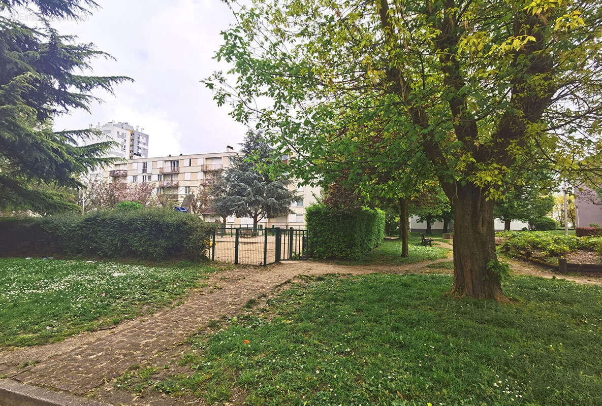 Appartement à ROSNY-SOUS-BOIS