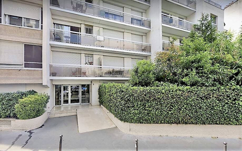 Appartement à NEUILLY-SUR-SEINE