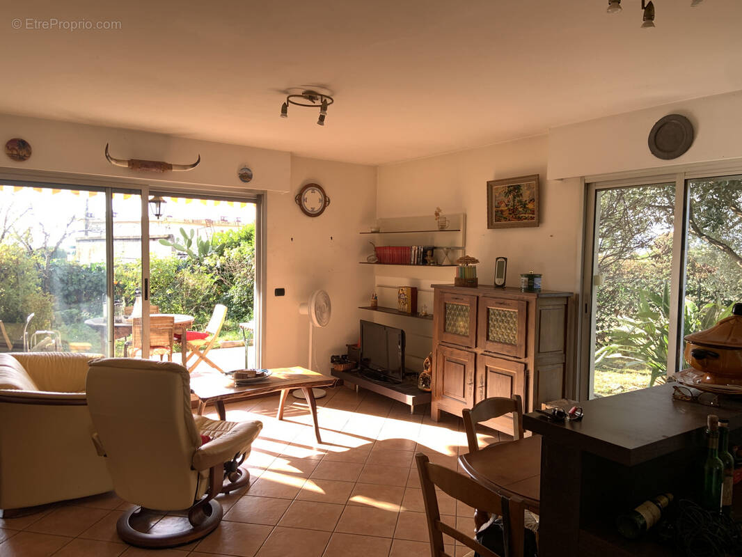 Appartement à SAINT-LAURENT-DU-VAR