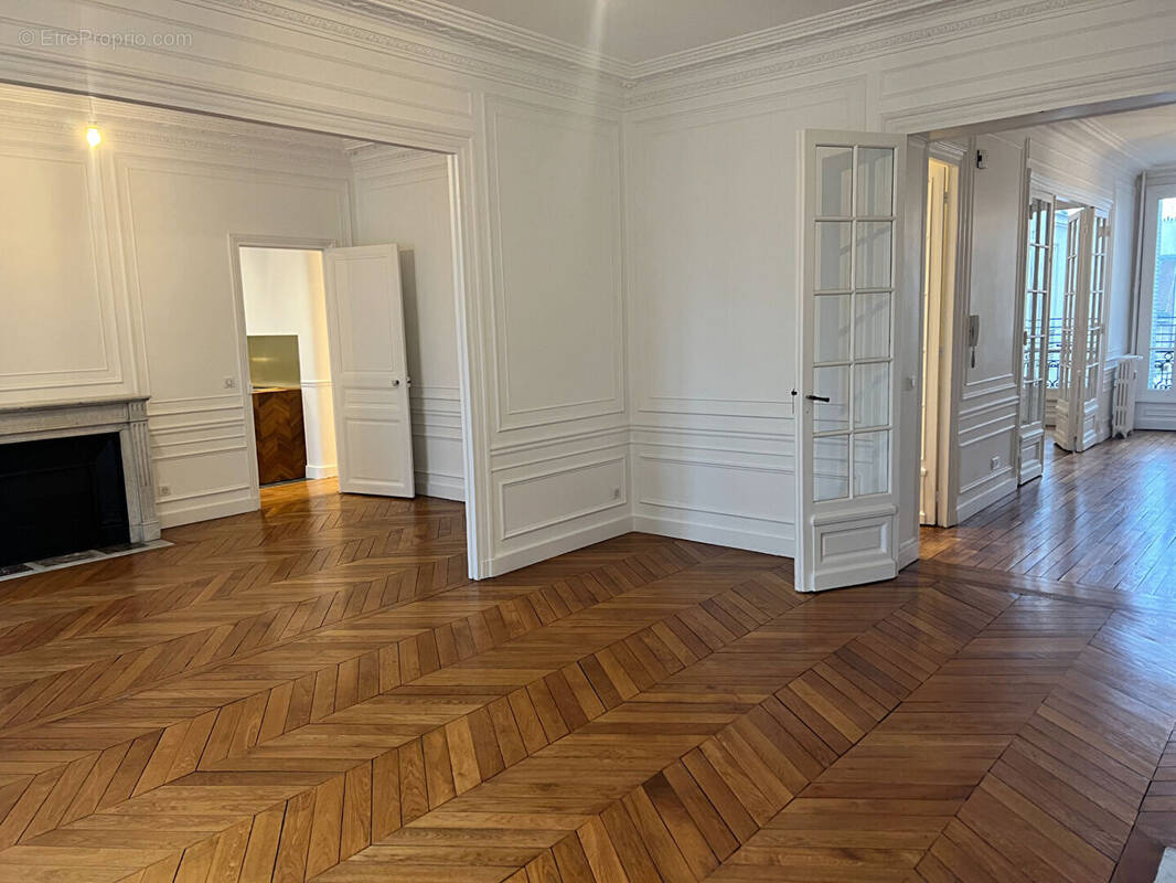 Appartement à PARIS-14E