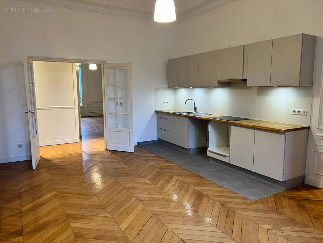 Appartement à PARIS-14E