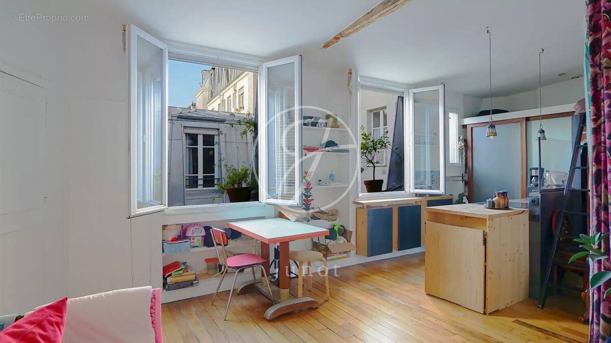 Appartement à PARIS-18E