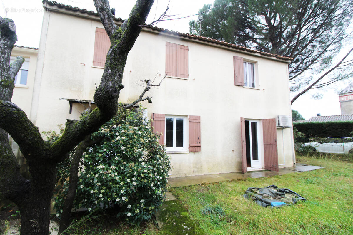 Maison à REMOULINS