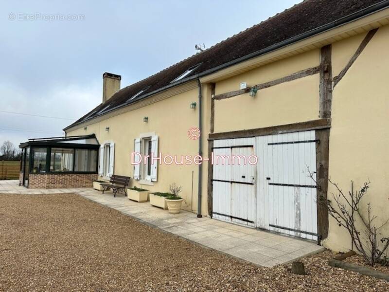 Maison à SAINT-COSME-EN-VAIRAIS