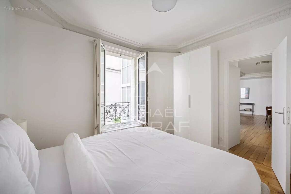 Appartement à PARIS-7E