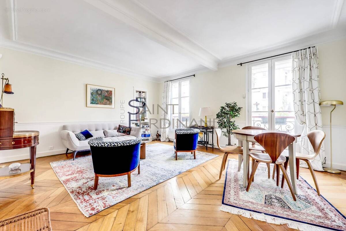 Appartement à PARIS-7E