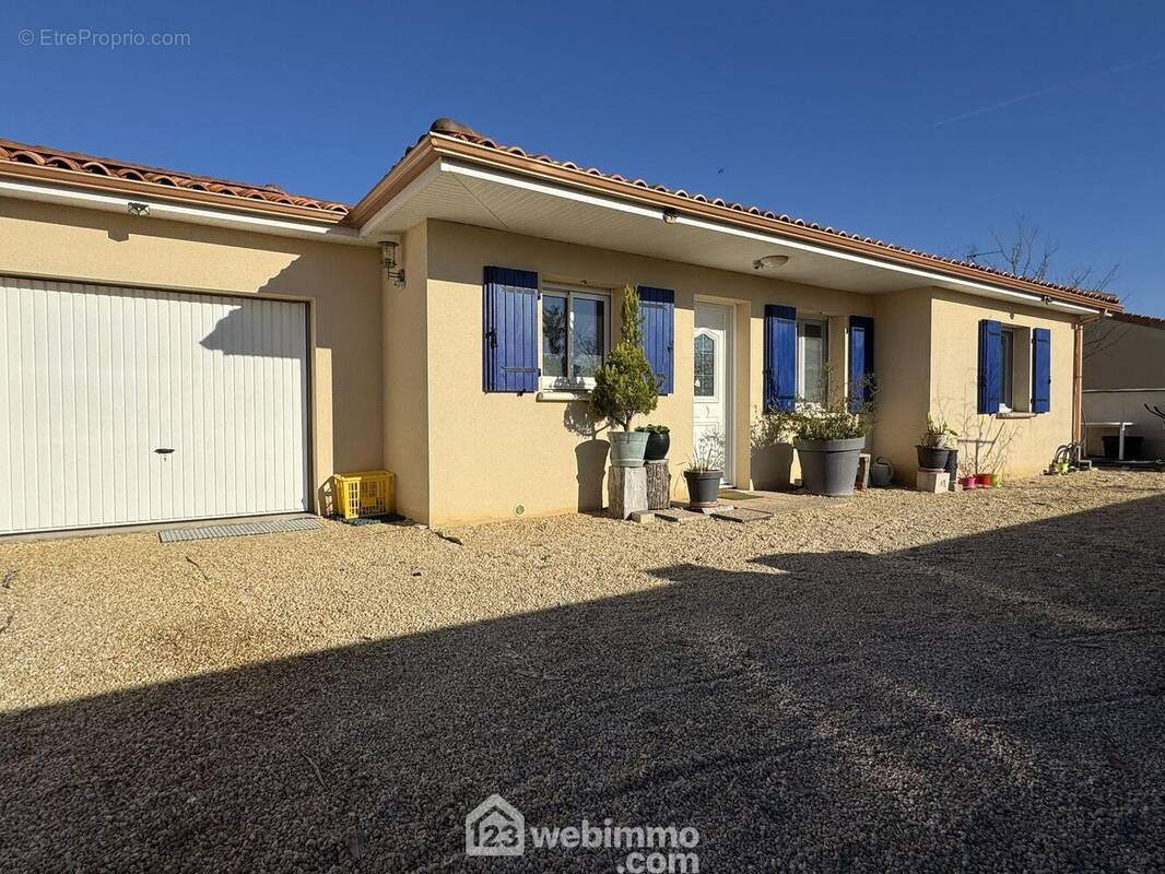 Pavillon de plain-pied de 2010, 115 m2 habitables. - Maison à CHASSENEUIL-DU-POITOU