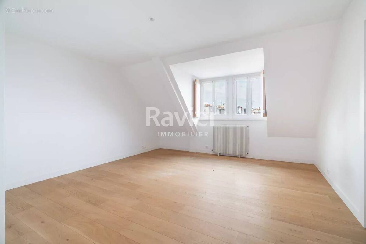 Appartement à PARIS-7E