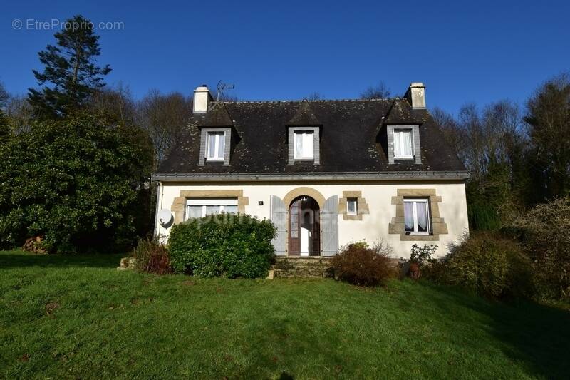 Maison à SAINT-NICOLAS-DU-PELEM