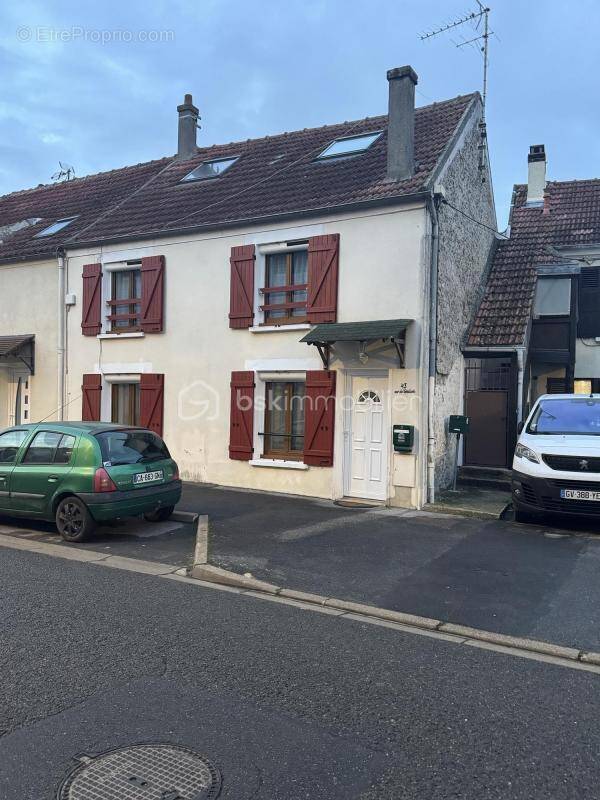 Maison à FONTENAY-TRESIGNY