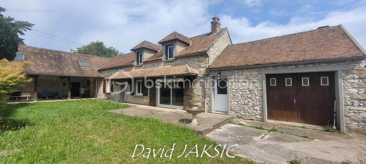 Maison à SAINT-GERMAIN-LAVAL