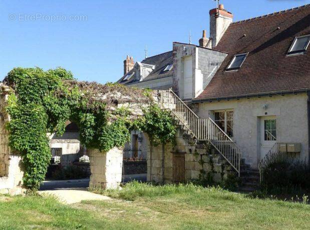 Maison à CROUZILLES