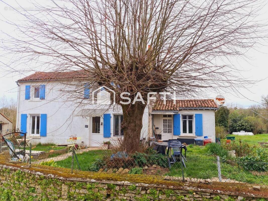 Photo 1 - Maison à BAZOGES-EN-PAREDS