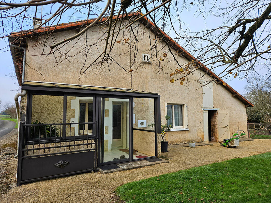 Maison à CHAMPAGNE-LE-SEC