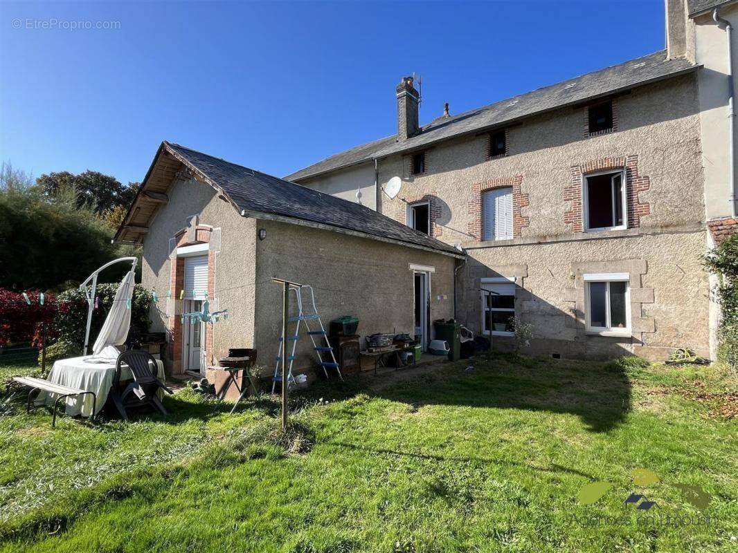 Maison à LA JONCHERE-SAINT-MAURICE