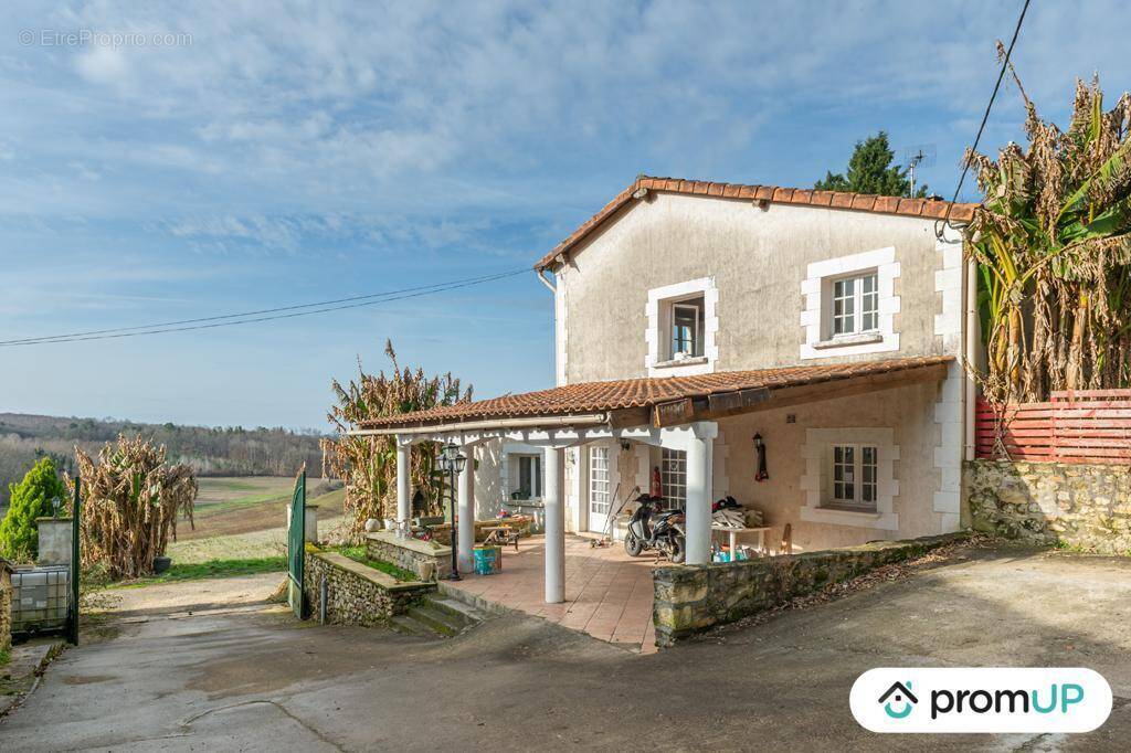 Maison à LEGUILLAC-DE-CERCLES