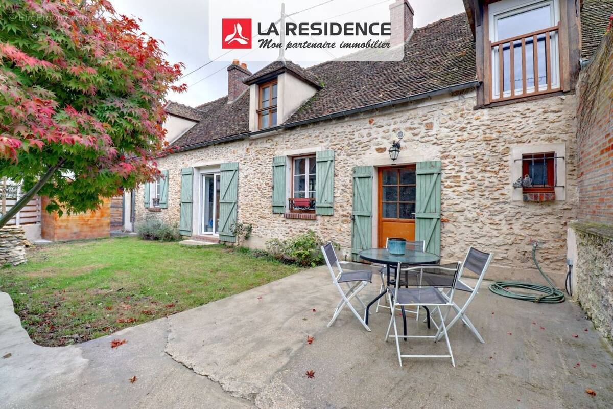 Maison à LA QUEUE-LES-YVELINES