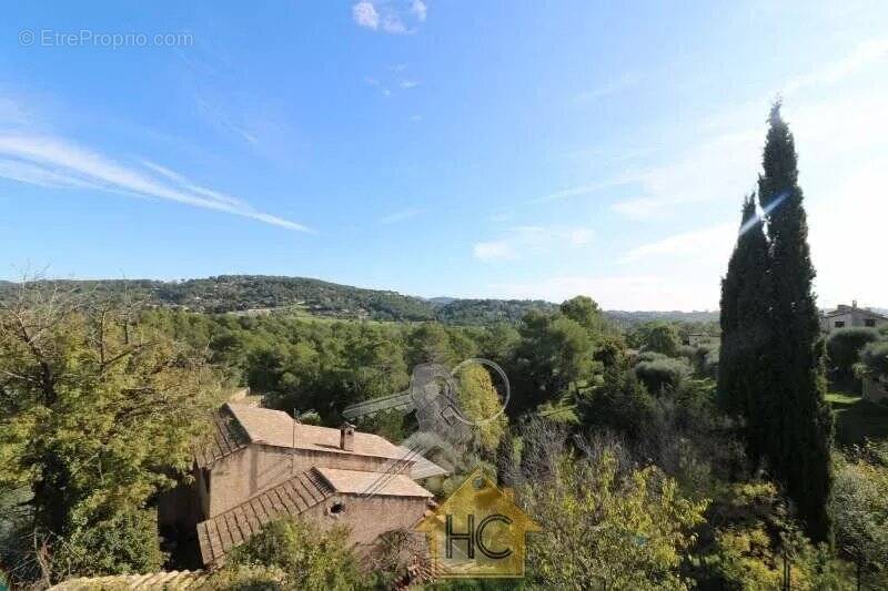 Maison à LA ROQUETTE-SUR-SIAGNE