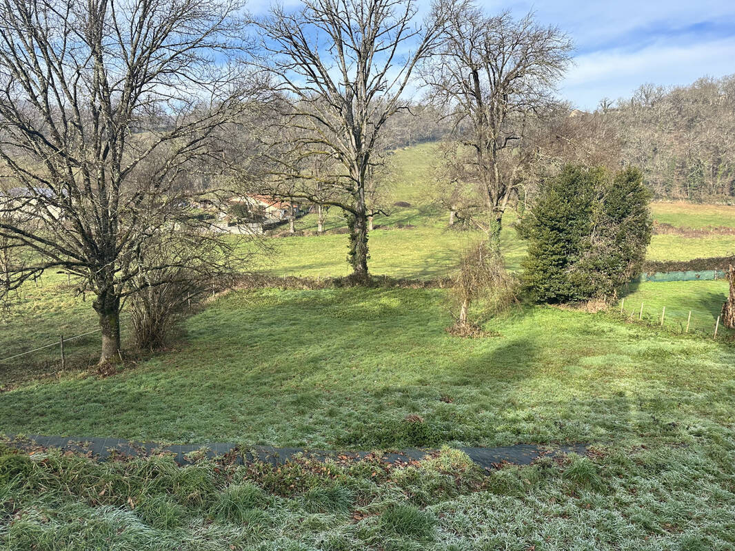 Terrain à LIVINHAC-LE-HAUT