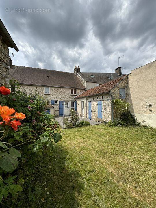 grande maison familale ,grand jardin clos,sans vis à - Maison à ETAMPES