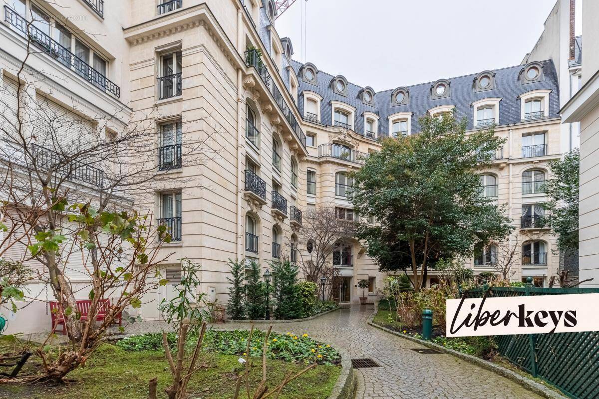 Appartement à PARIS-17E